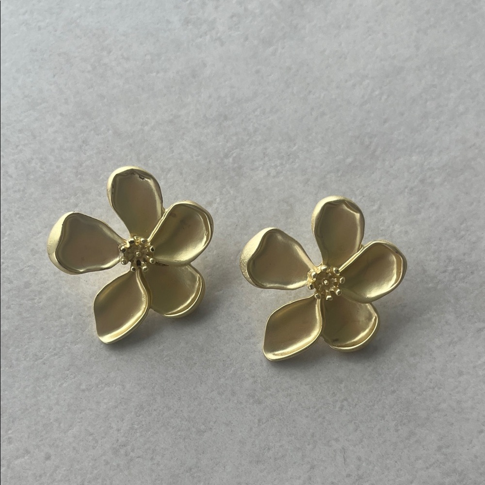 Zara Gold Floral Five-Petal Stud Earrings